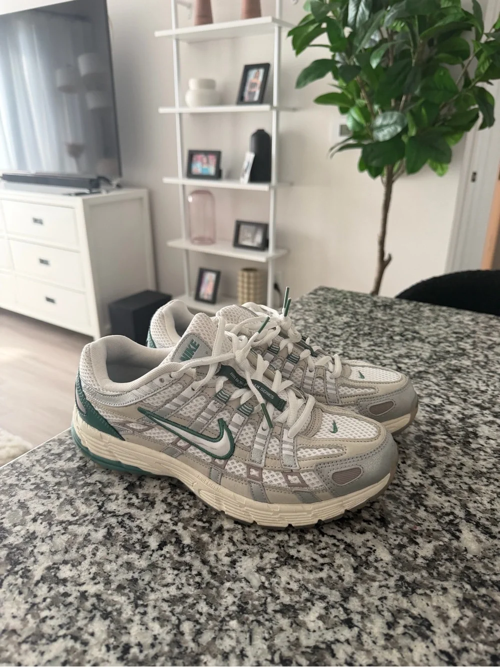 Nike P-6000 bicoastal green - 9 US women